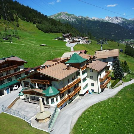 Hotel Garni - Restaurant Kaminstube ซังคท์อันทอนอัมอาร์ลแบร์ก ภายนอก รูปภาพ