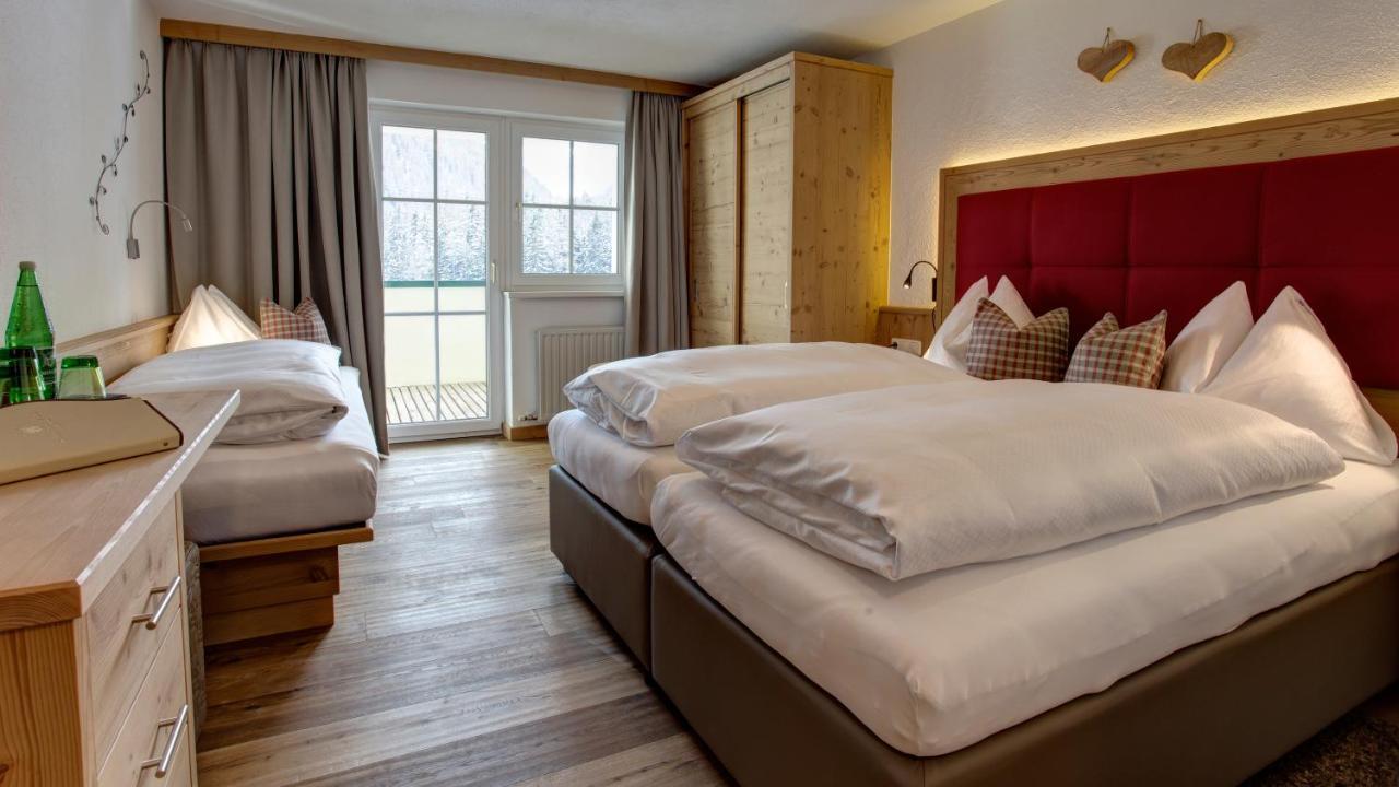 Hotel Garni - Restaurant Kaminstube ซังคท์อันทอนอัมอาร์ลแบร์ก ภายนอก รูปภาพ