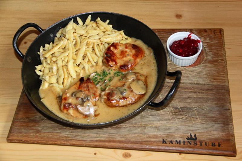Hotel Garni - Restaurant Kaminstube ซังคท์อันทอนอัมอาร์ลแบร์ก ภายนอก รูปภาพ