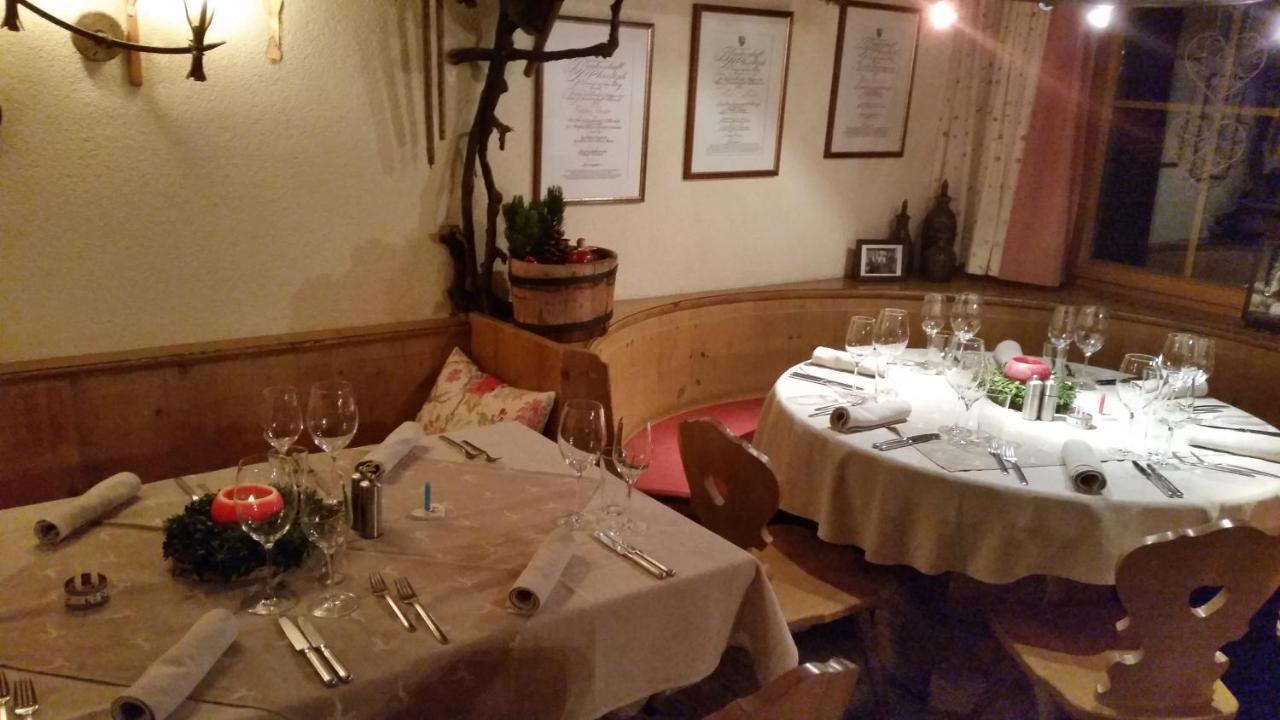Hotel Garni - Restaurant Kaminstube ซังคท์อันทอนอัมอาร์ลแบร์ก ภายนอก รูปภาพ