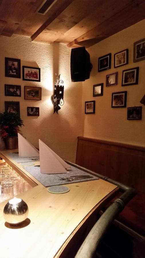 Hotel Garni - Restaurant Kaminstube ซังคท์อันทอนอัมอาร์ลแบร์ก ภายนอก รูปภาพ