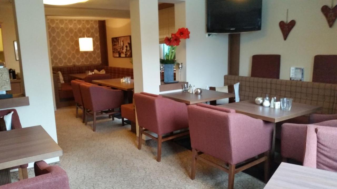 Hotel Garni - Restaurant Kaminstube ซังคท์อันทอนอัมอาร์ลแบร์ก ภายนอก รูปภาพ