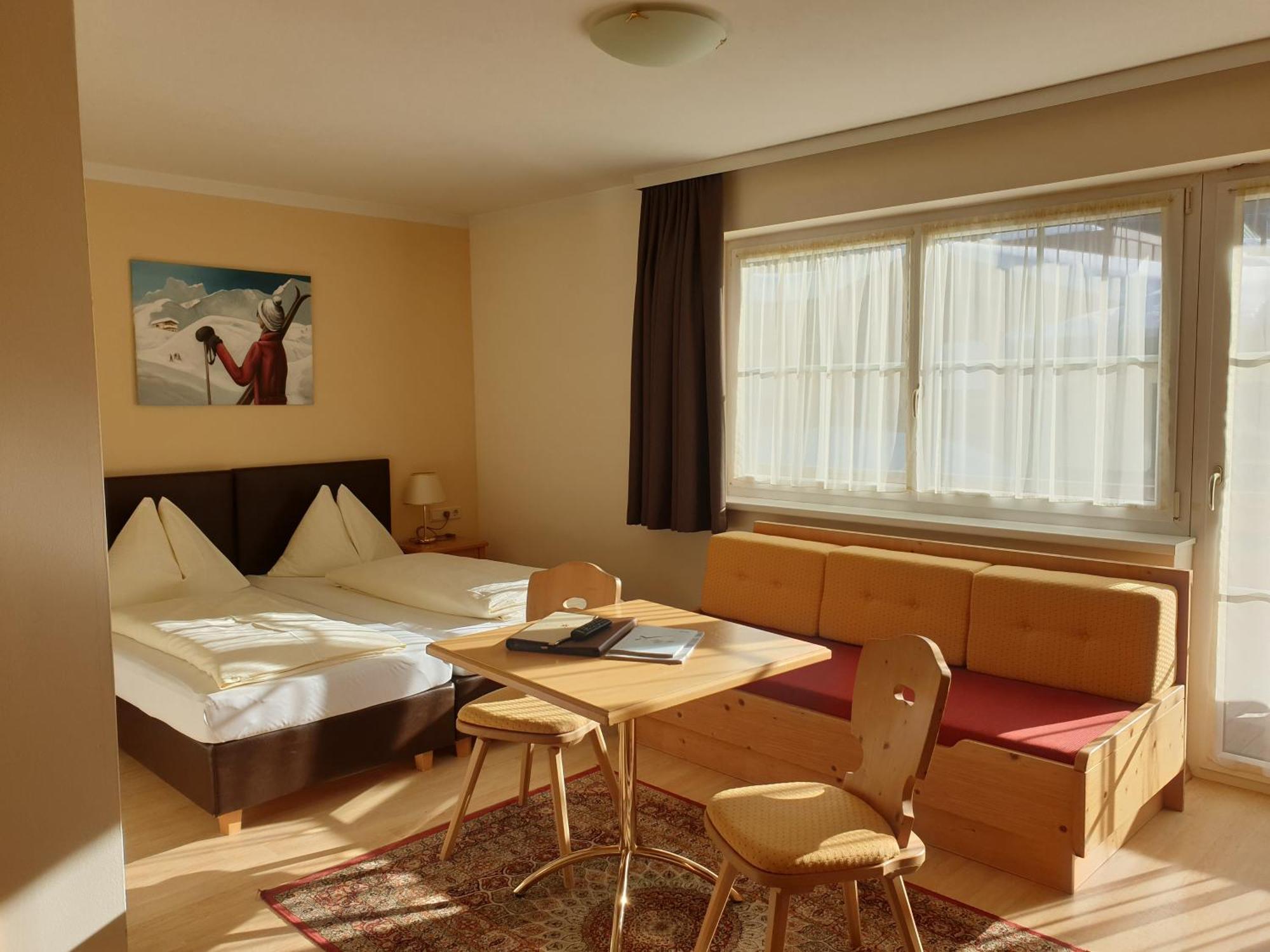 Hotel Garni - Restaurant Kaminstube ซังคท์อันทอนอัมอาร์ลแบร์ก ภายนอก รูปภาพ