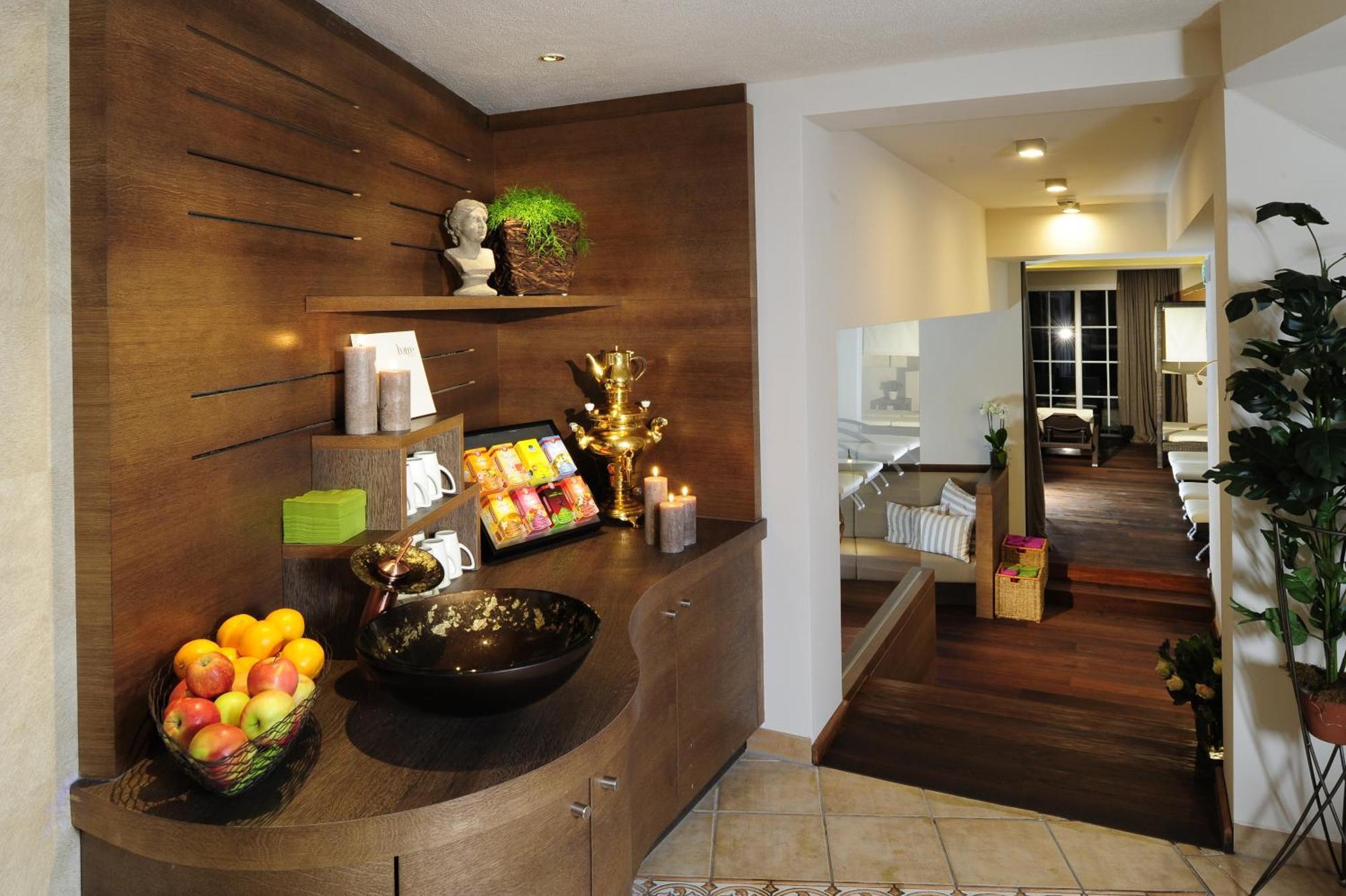Hotel Garni - Restaurant Kaminstube ซังคท์อันทอนอัมอาร์ลแบร์ก ภายนอก รูปภาพ