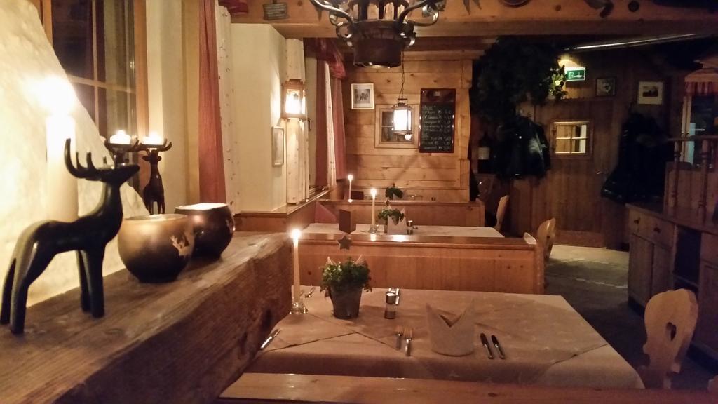 Hotel Garni - Restaurant Kaminstube ซังคท์อันทอนอัมอาร์ลแบร์ก ภายนอก รูปภาพ