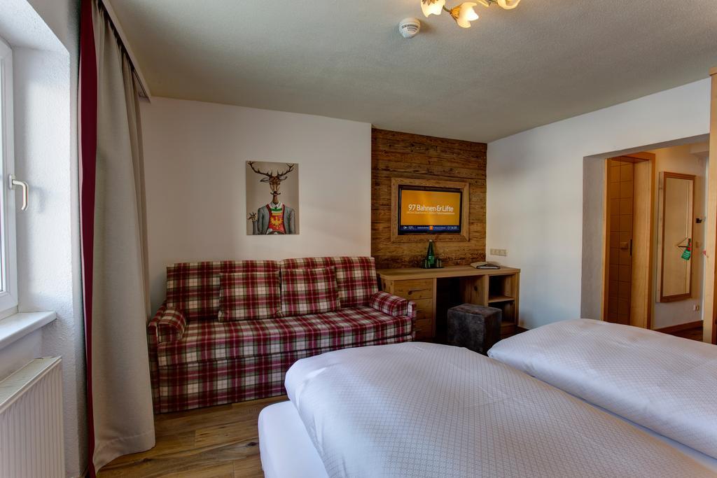 Hotel Garni - Restaurant Kaminstube ซังคท์อันทอนอัมอาร์ลแบร์ก ภายนอก รูปภาพ