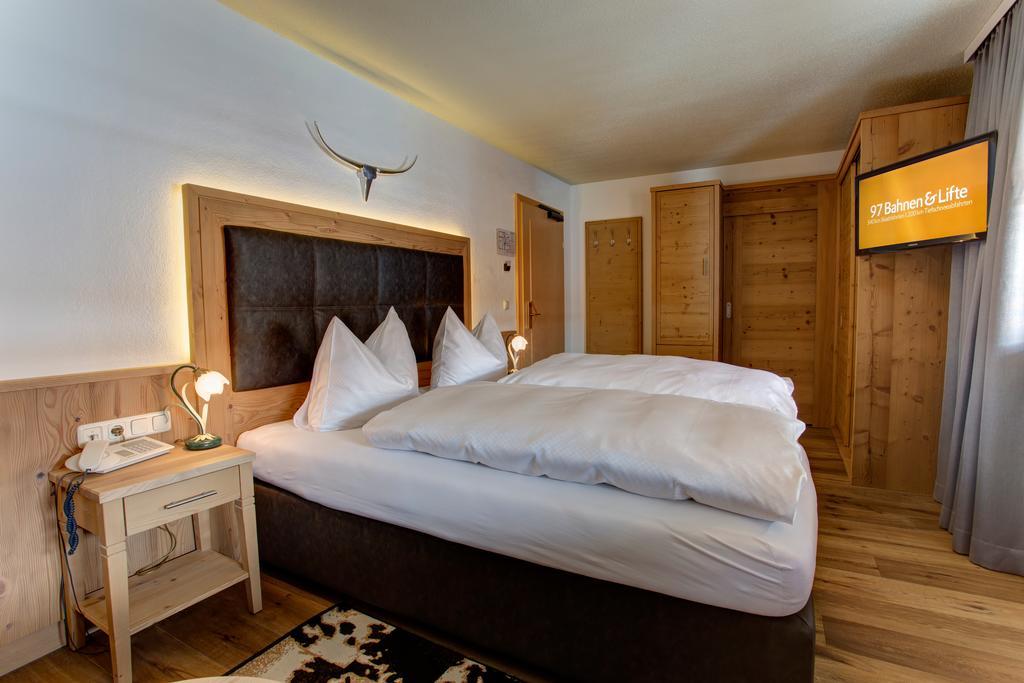 Hotel Garni - Restaurant Kaminstube ซังคท์อันทอนอัมอาร์ลแบร์ก ภายนอก รูปภาพ